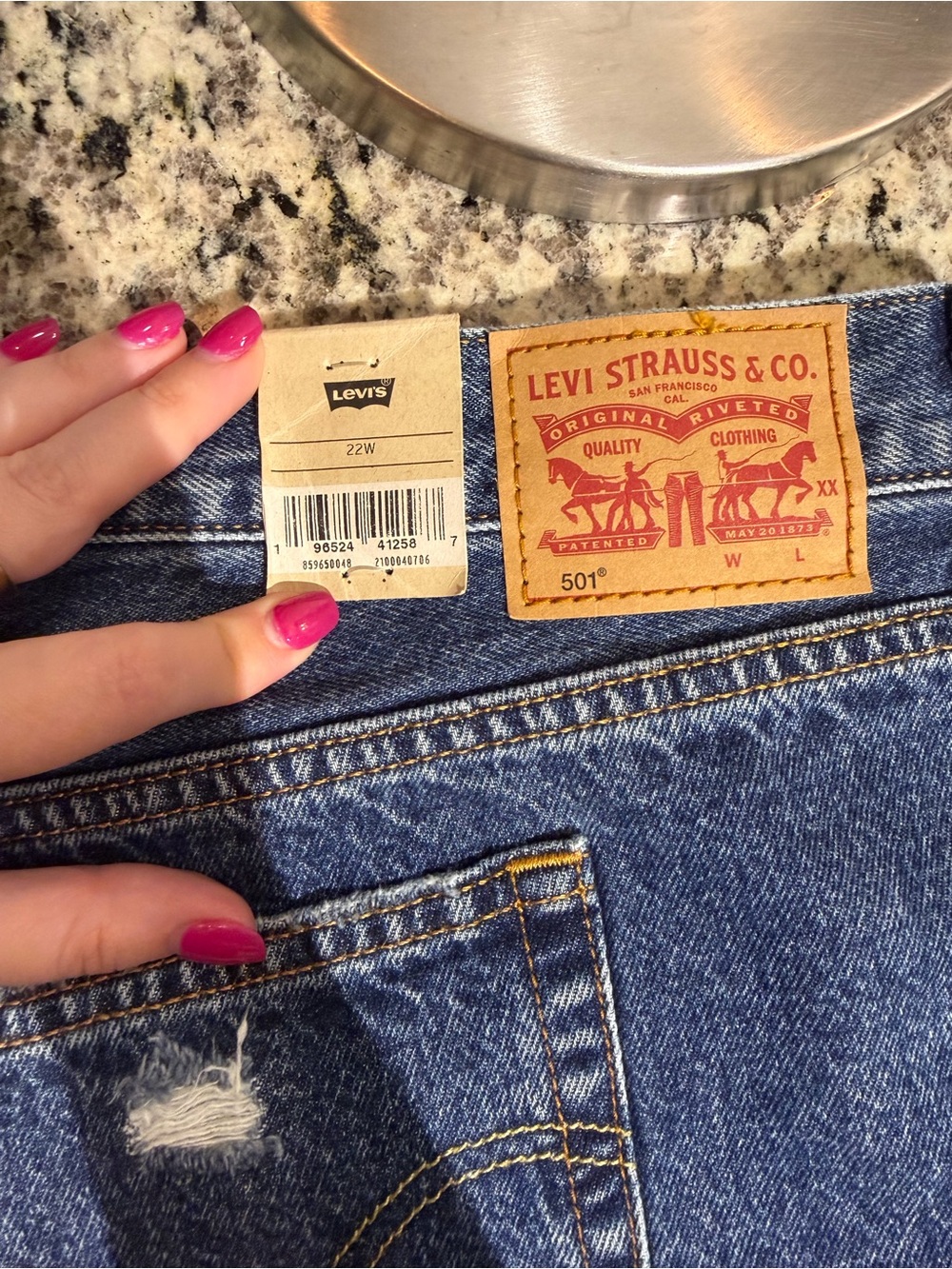 Levi's 501 NWT Distressed High-Rise Denim Shorts - Dark Blue - Picture 3 of 3